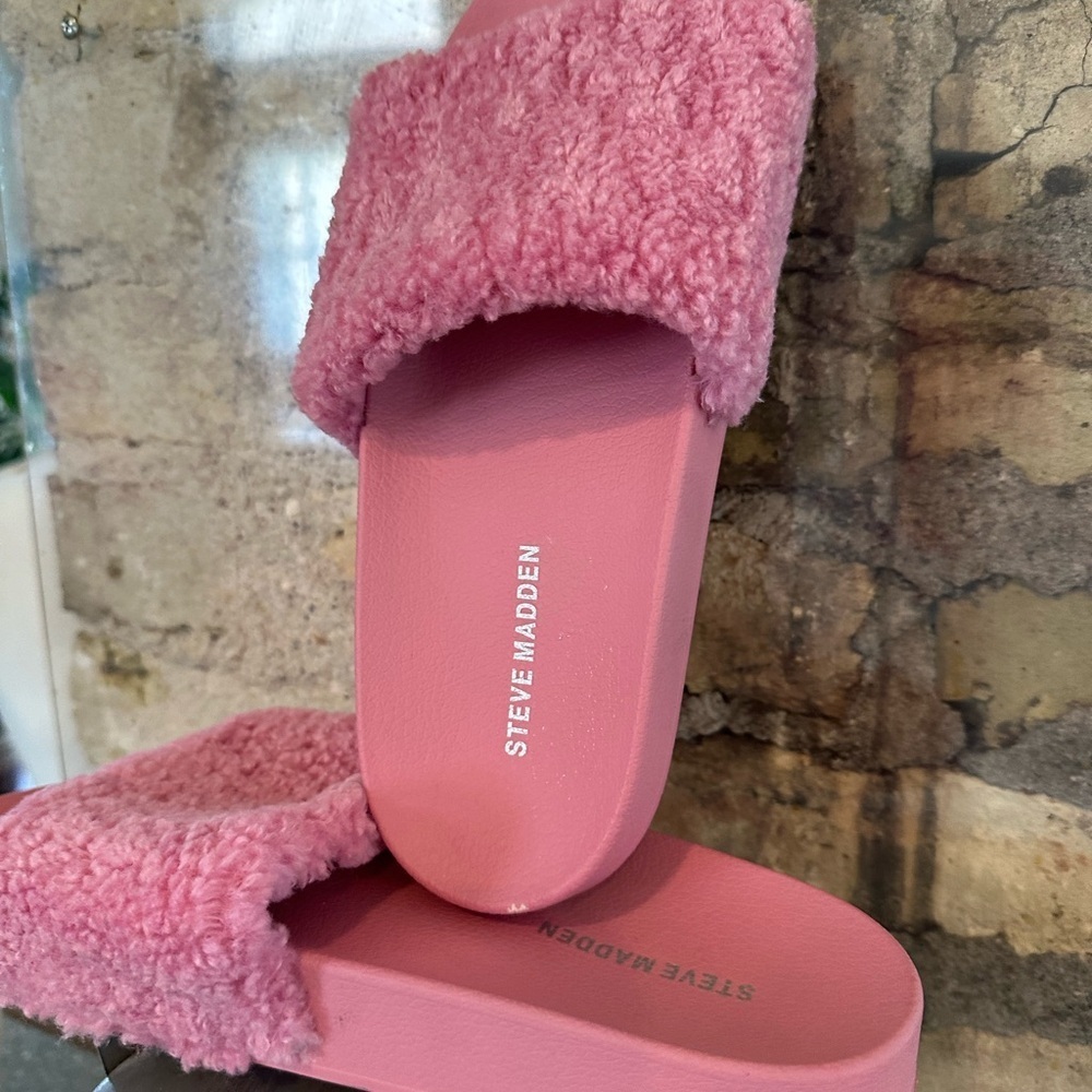 Steve Madden Plush Pink Slides - Picture 3 of 4